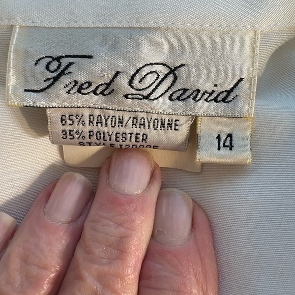 Fred David Sleeveless, Top With Embroidered Detail, EUC, Sz 14, White - Picture 6 of 6